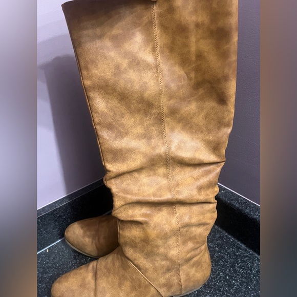 Tall boots - Picture 5 of 6